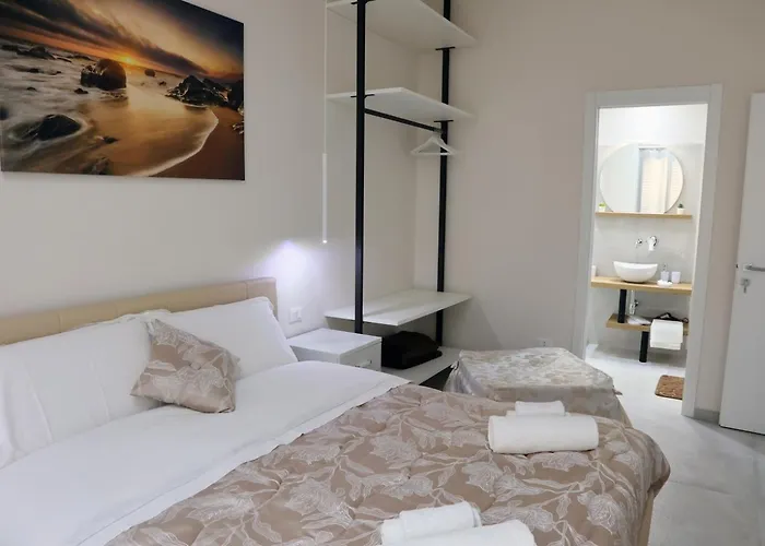 La Nuit Bed & Breakfast 3*