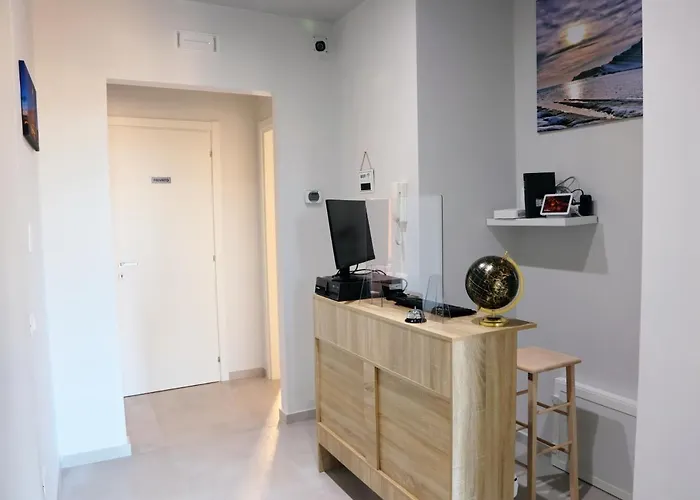 La Nuit Bed & Breakfast 3*